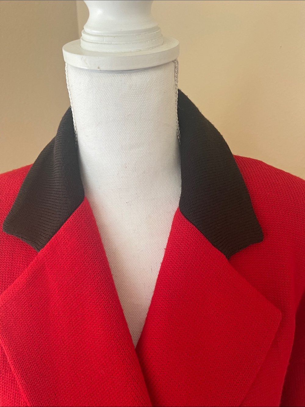 St. John Vintage Cropped Knit Blazer shoulder pads - Picture 2 of 7
